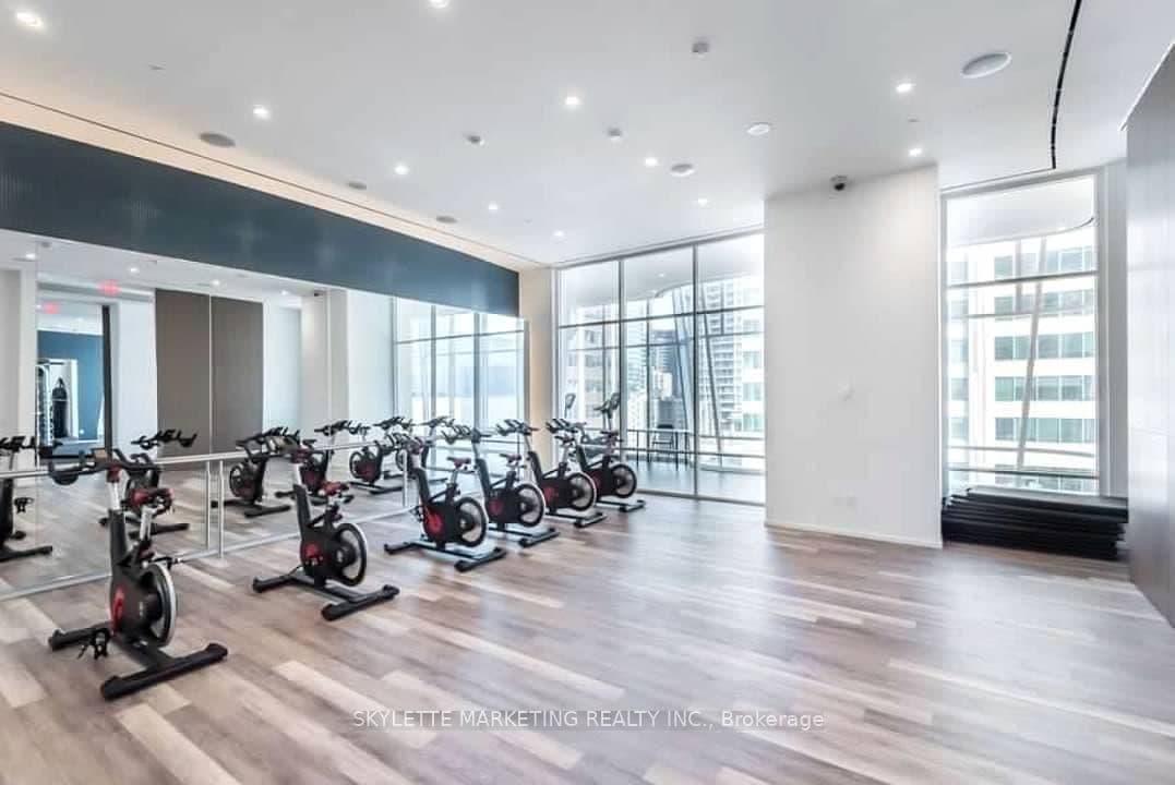 1 Bloor Street E, Unit 3710 thumbnail 25