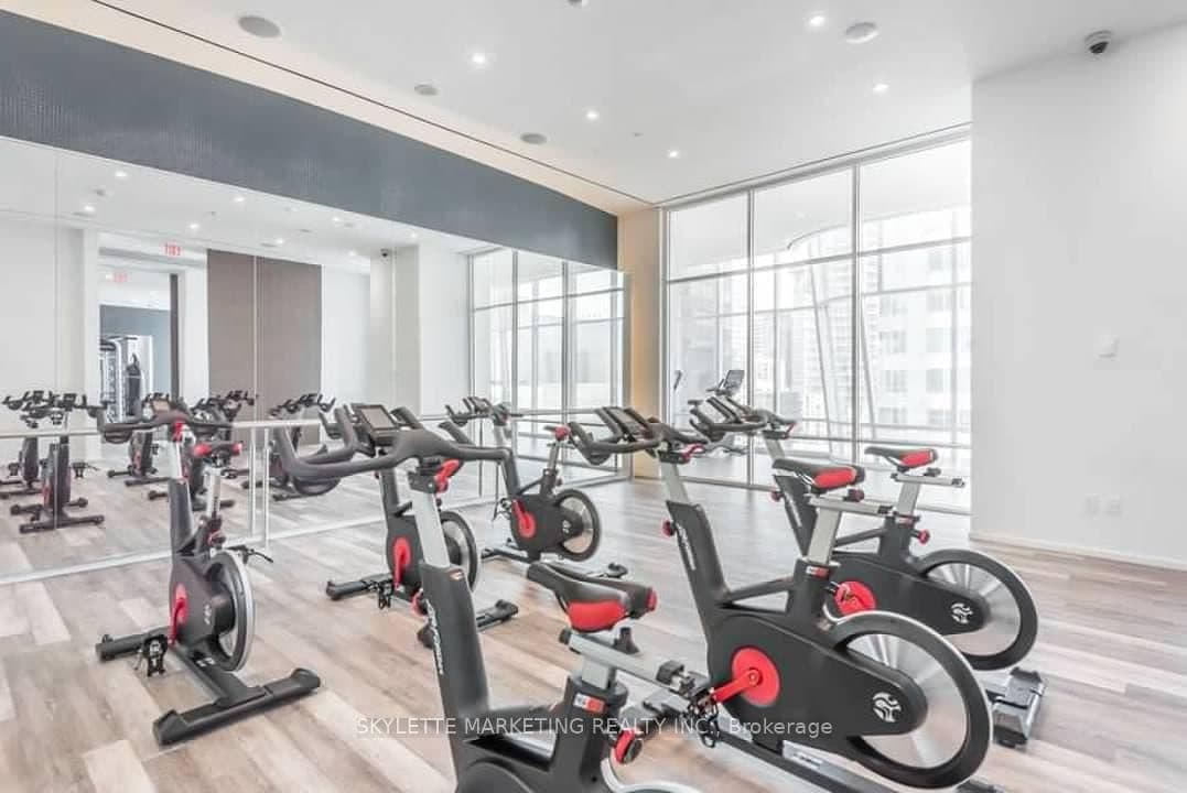 1 Bloor Street E, Unit 3710 thumbnail 26