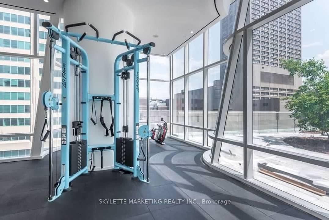 1 Bloor Street E, Unit 3710 thumbnail 27