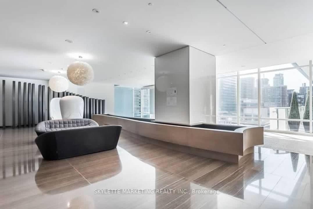 1 Bloor Street E, Unit 3710 thumbnail 28