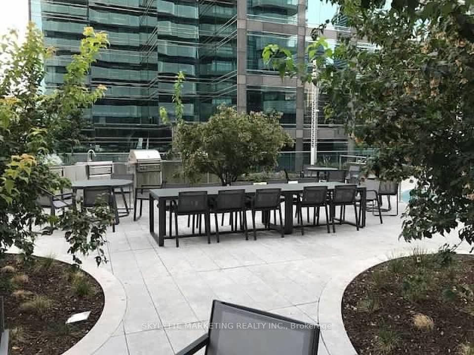 1 Bloor Street E, Unit 3710 thumbnail 30