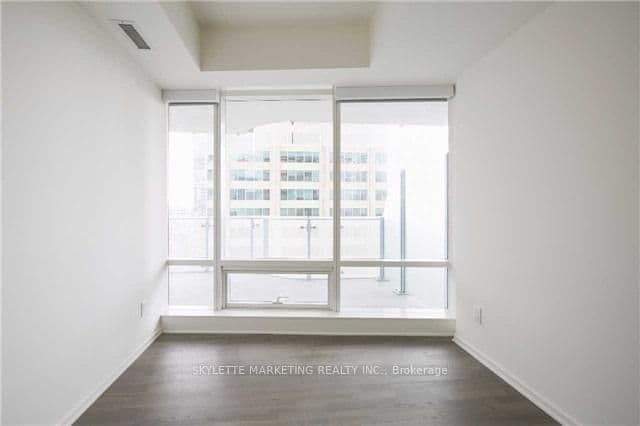 1 Bloor Street E, Unit 3710 thumbnail 5