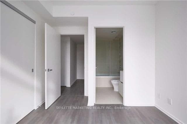 1 Bloor Street E, Unit 3710 thumbnail 9
