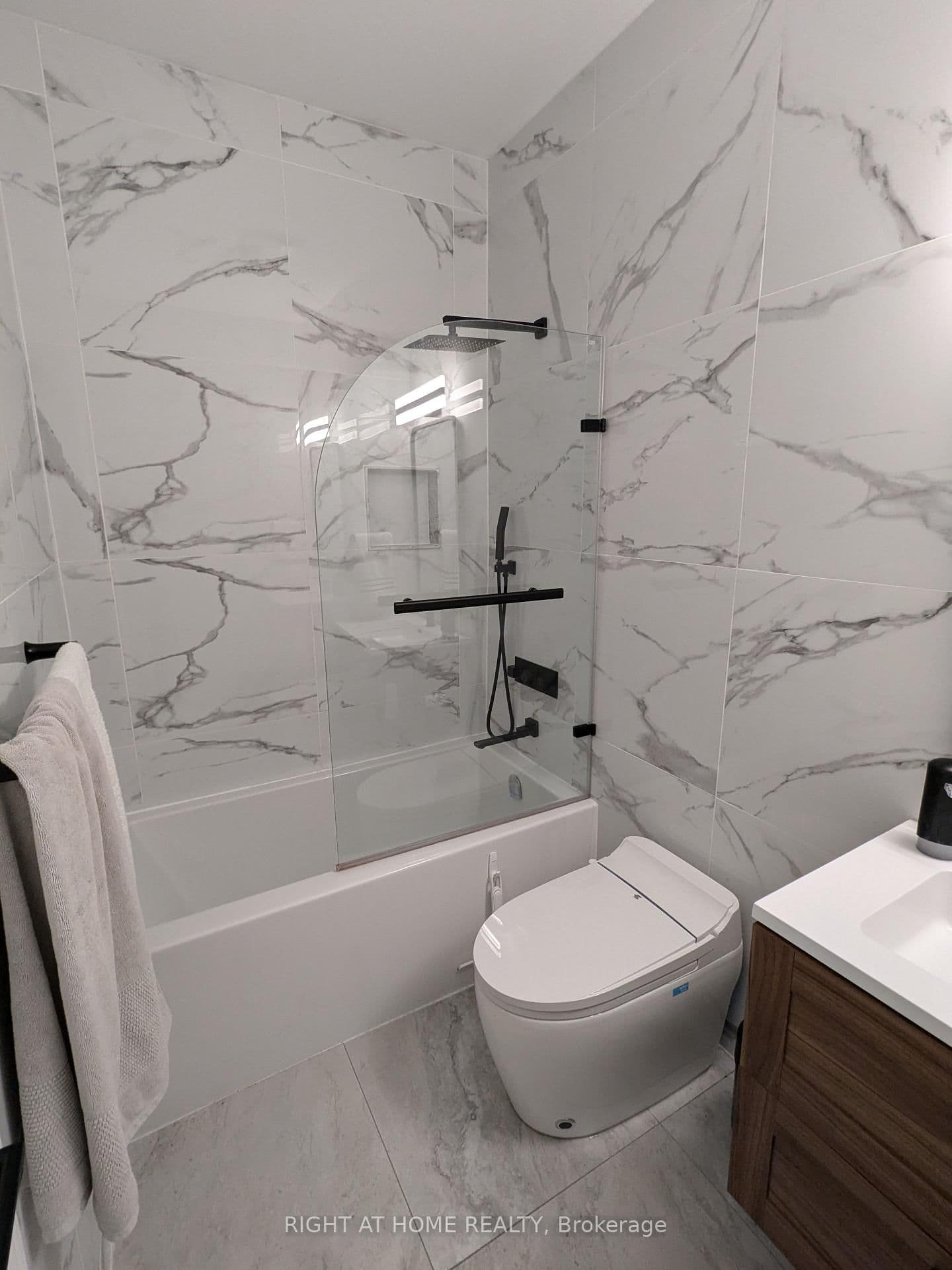 393 King Street W, Unit PH1206 thumbnail 14
