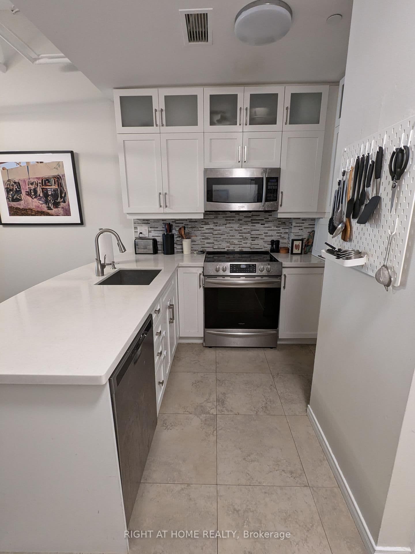 393 King Street W, Unit PH1206 thumbnail 8
