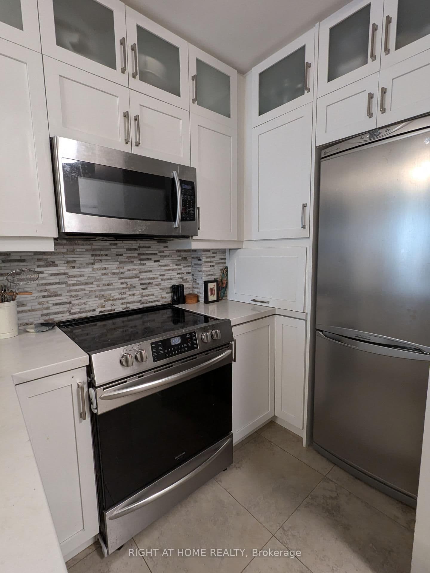 393 King Street W, Unit PH1206 thumbnail 9