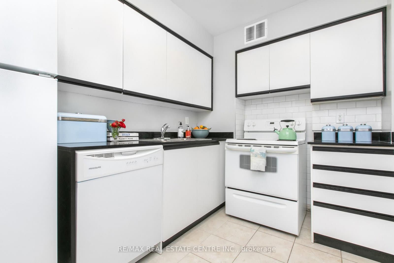100 Graydon Hall Drive, Unit 903 thumbnail 14