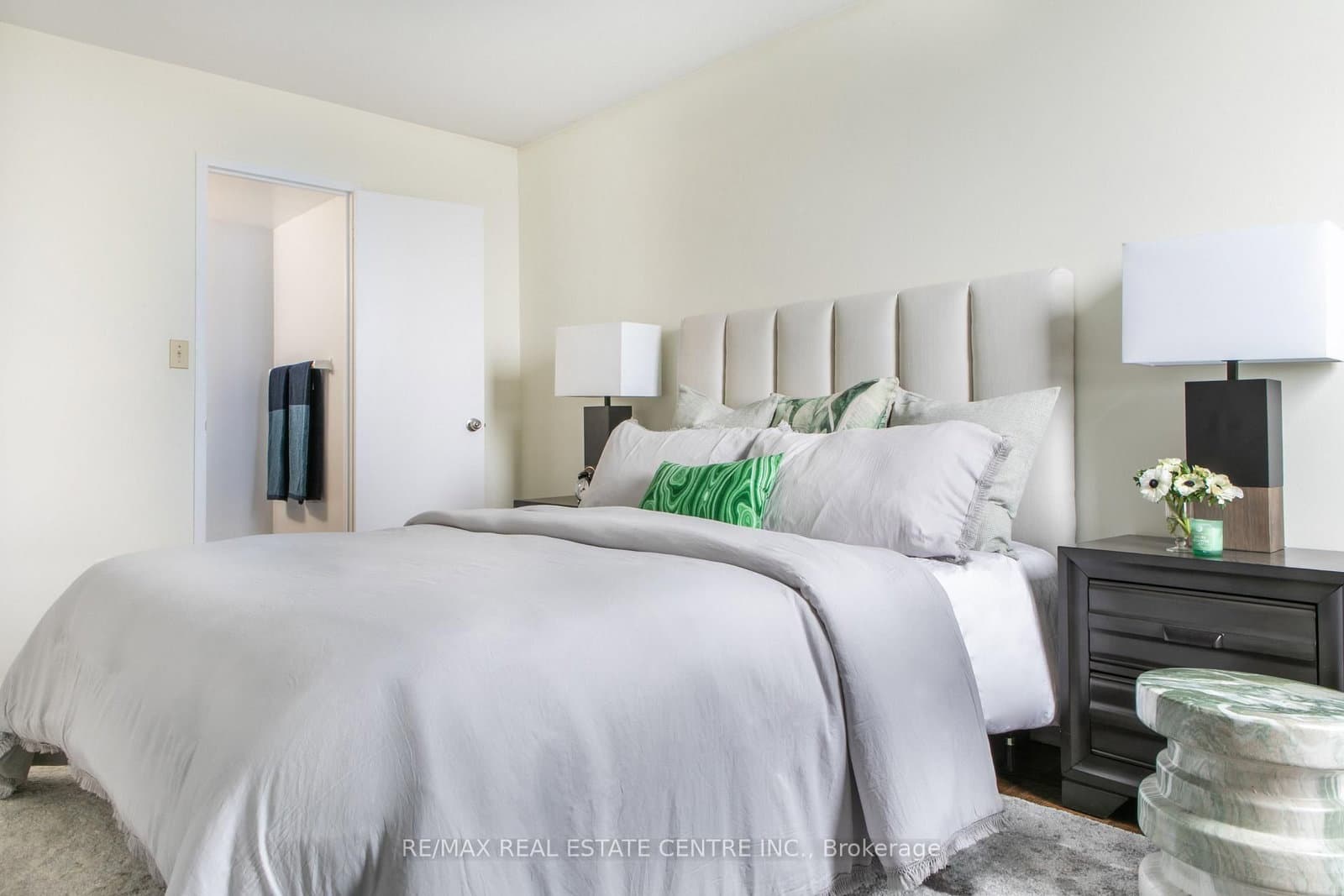 100 Graydon Hall Drive, Unit 903 thumbnail 17