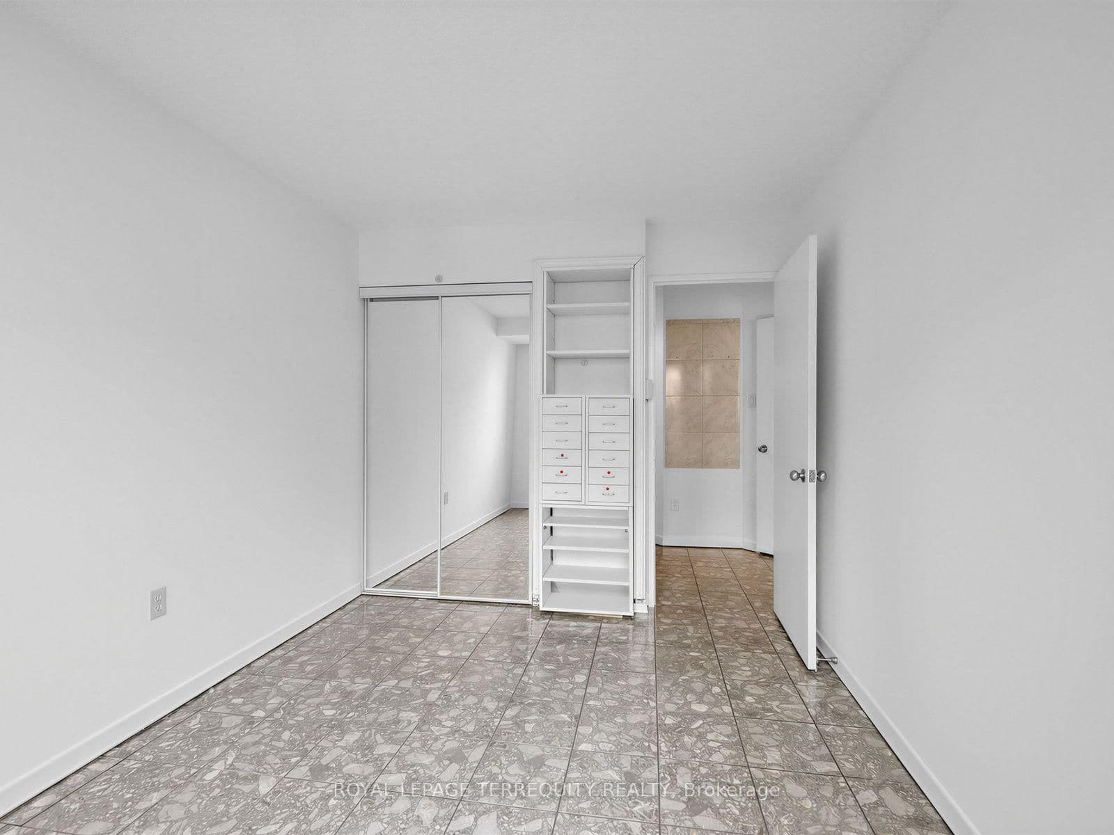25 Maitland Street, Unit 210 thumbnail 17