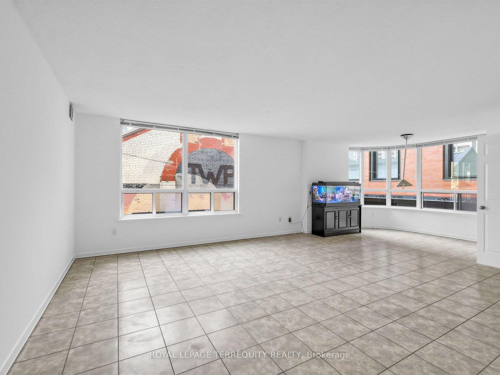 25 Maitland Street, Unit 210 thumbnail 2
