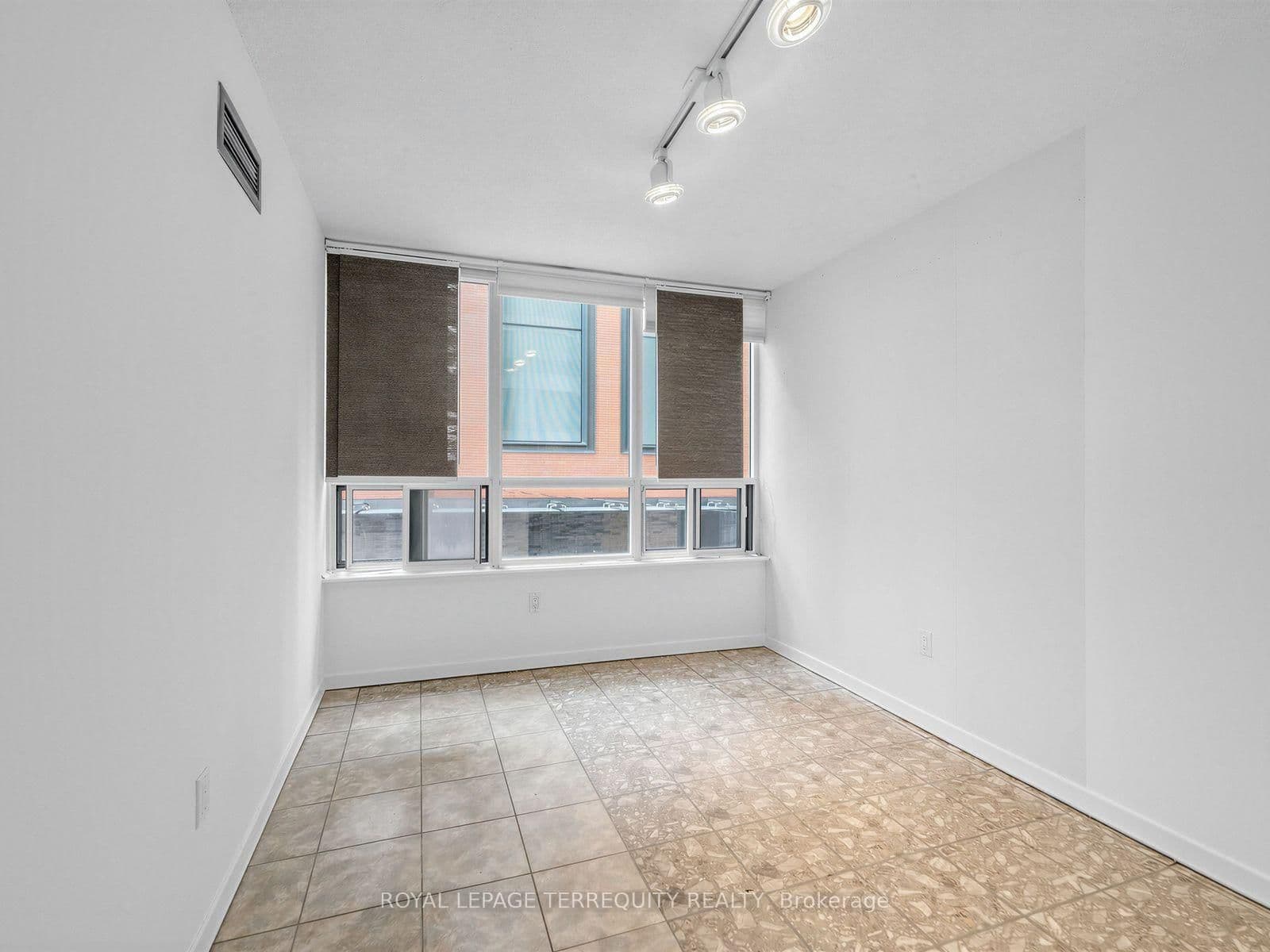 25 Maitland Street, Unit 210 thumbnail 23