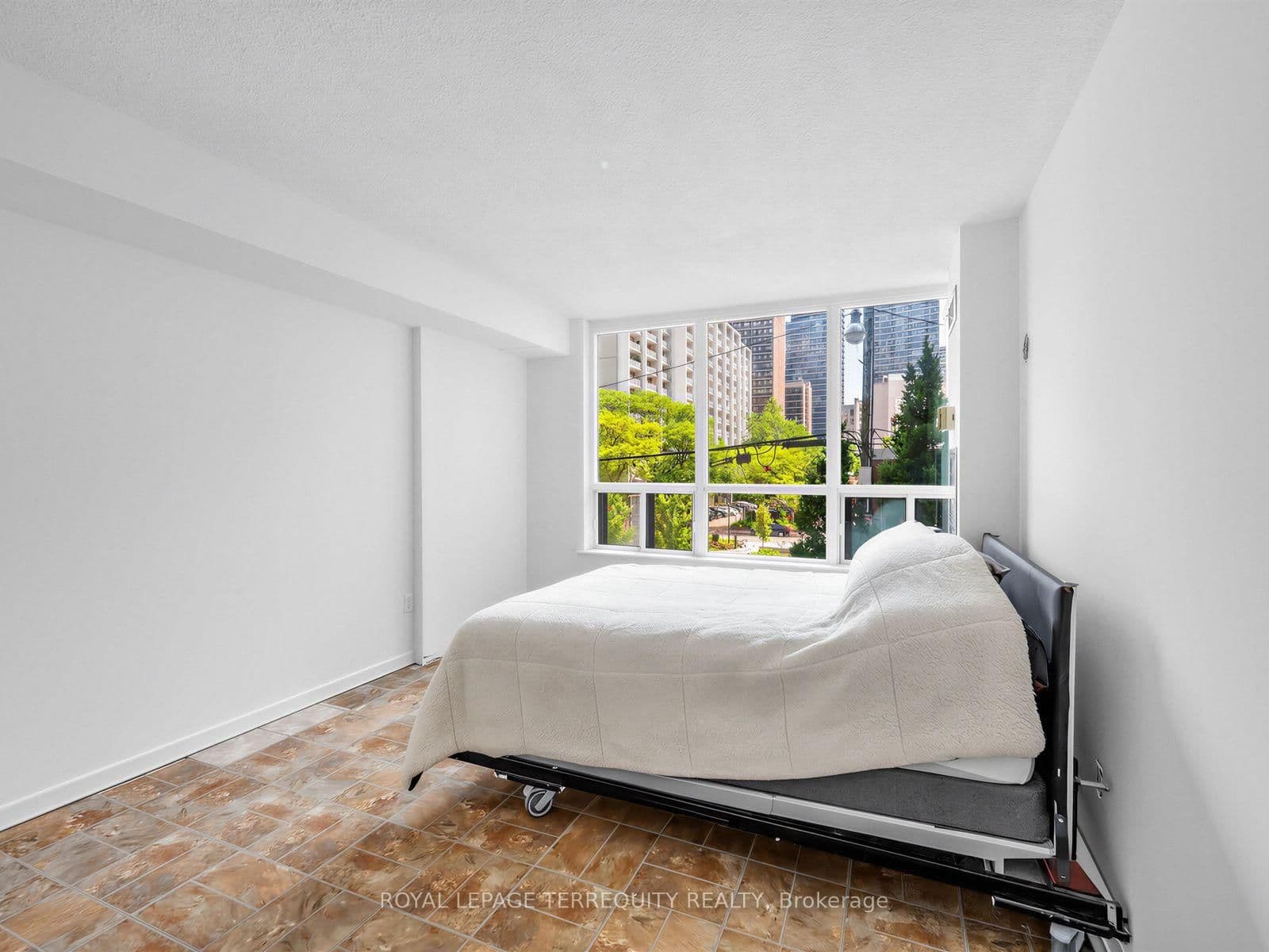 25 Maitland Street, Unit 210 thumbnail 8