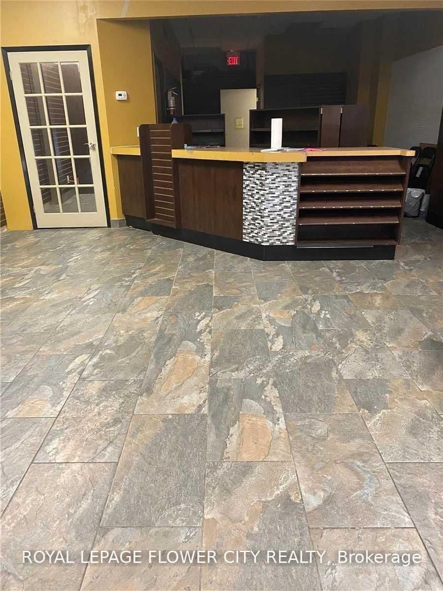 320 Richmond Street, Unit 104 thumbnail 3