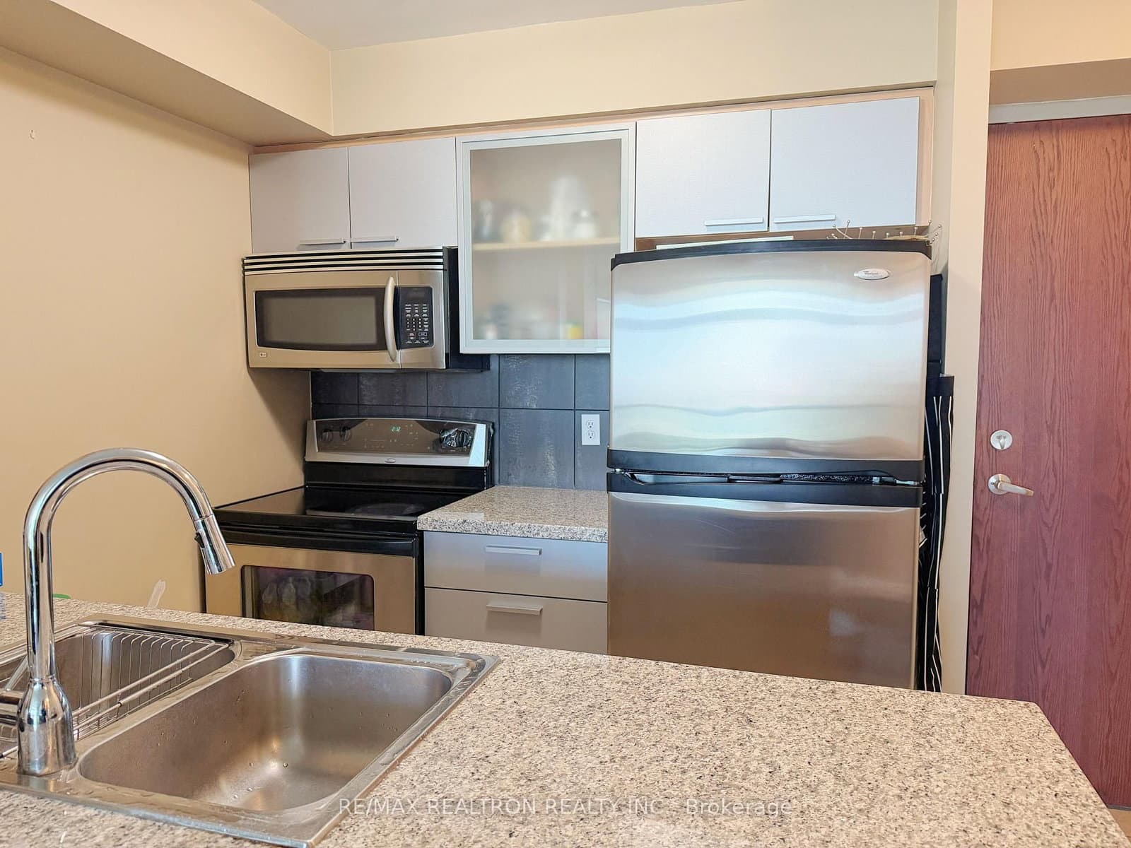 18 Harrison Garden Boulevard, Unit 1805 thumbnail 6