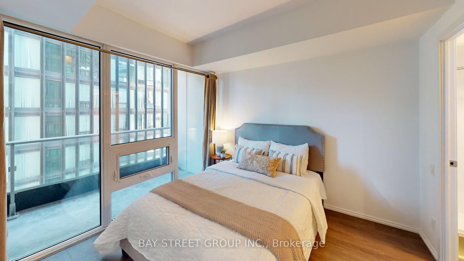 68 Shuter Street, Unit 1906 thumbnail 8