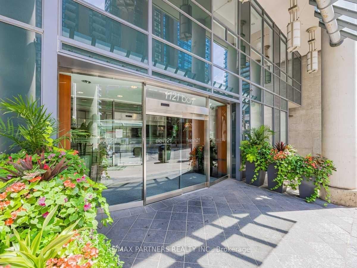 1121 Bay Street, Unit 908 thumbnail 2