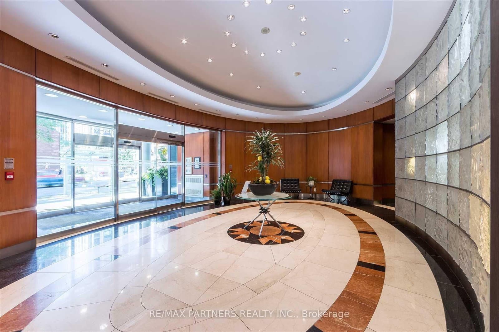 1121 Bay Street, Unit 908 thumbnail 3