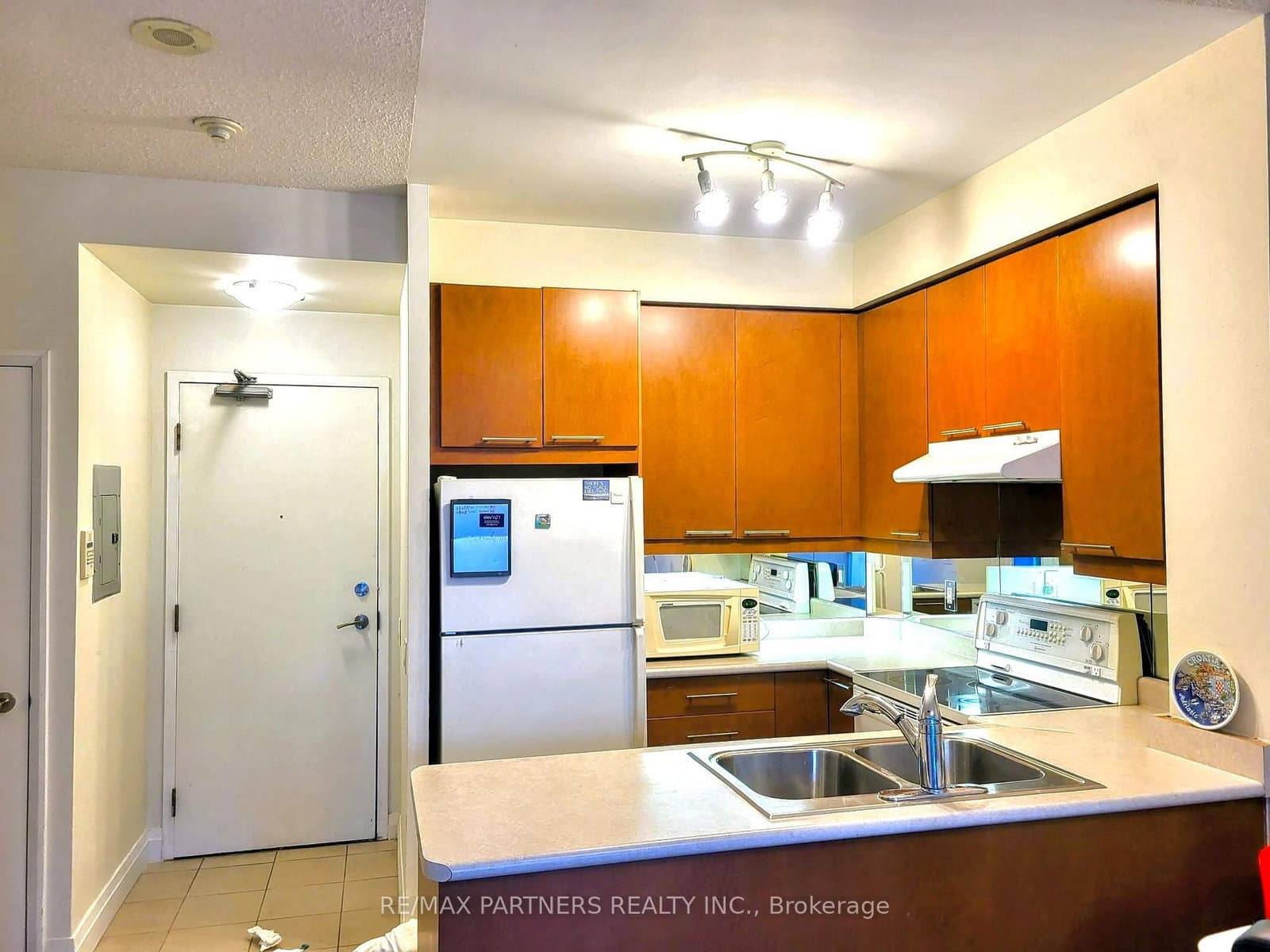 1121 Bay Street, Unit 908 thumbnail 5