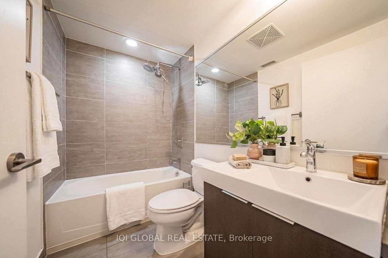 478 King Street W, Unit 406 thumbnail 10