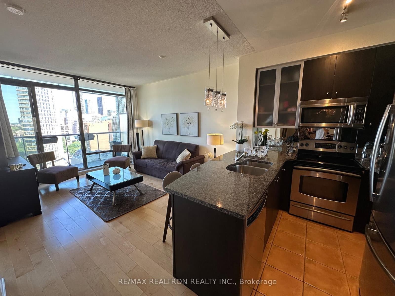 18 Yorkville Avenue, Unit 1601 thumbnail 12