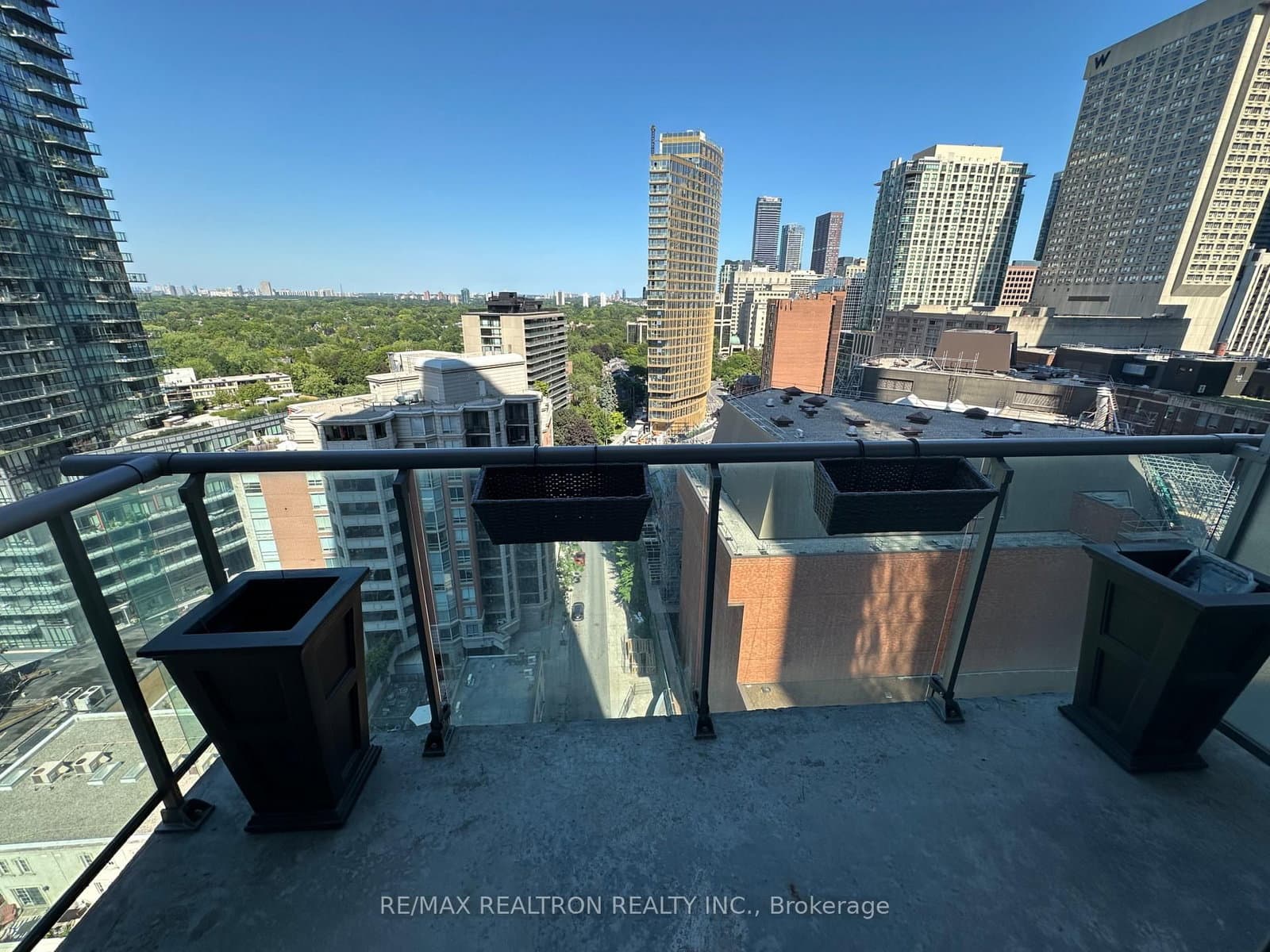 18 Yorkville Avenue, Unit 1601 thumbnail 18