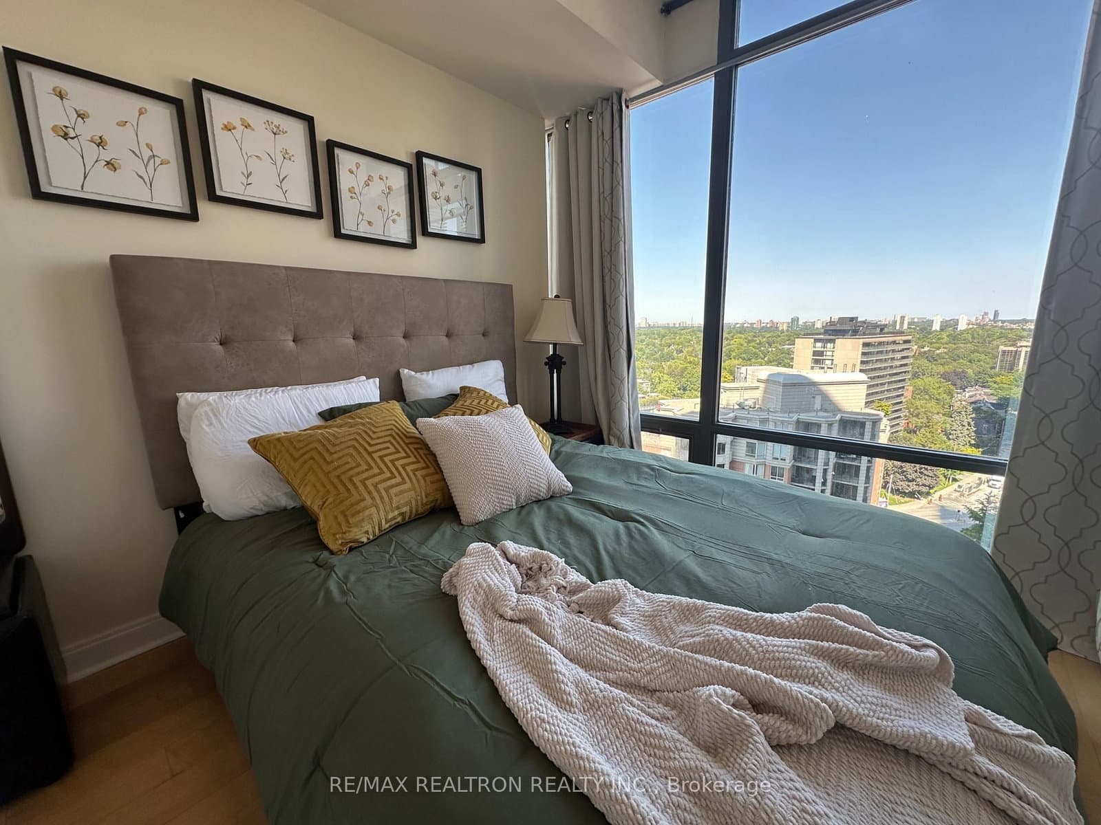 18 Yorkville Avenue, Unit 1601 thumbnail 22