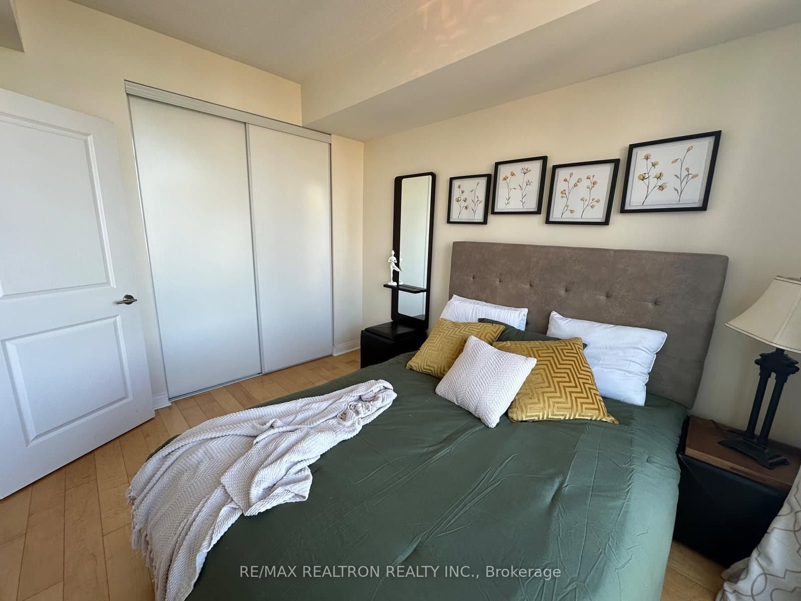 18 Yorkville Avenue, Unit 1601 thumbnail 23