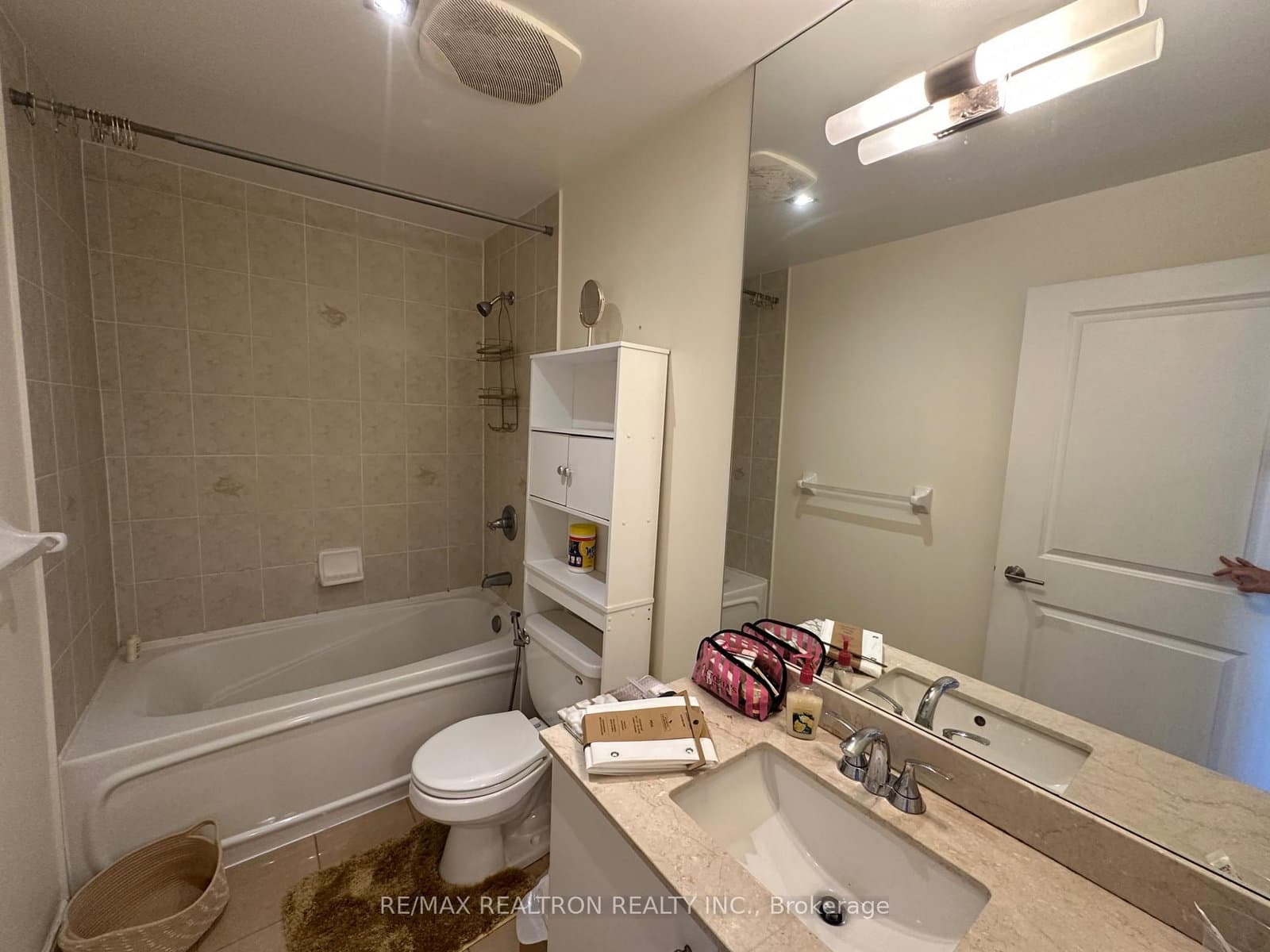 18 Yorkville Avenue, Unit 1601 thumbnail 3