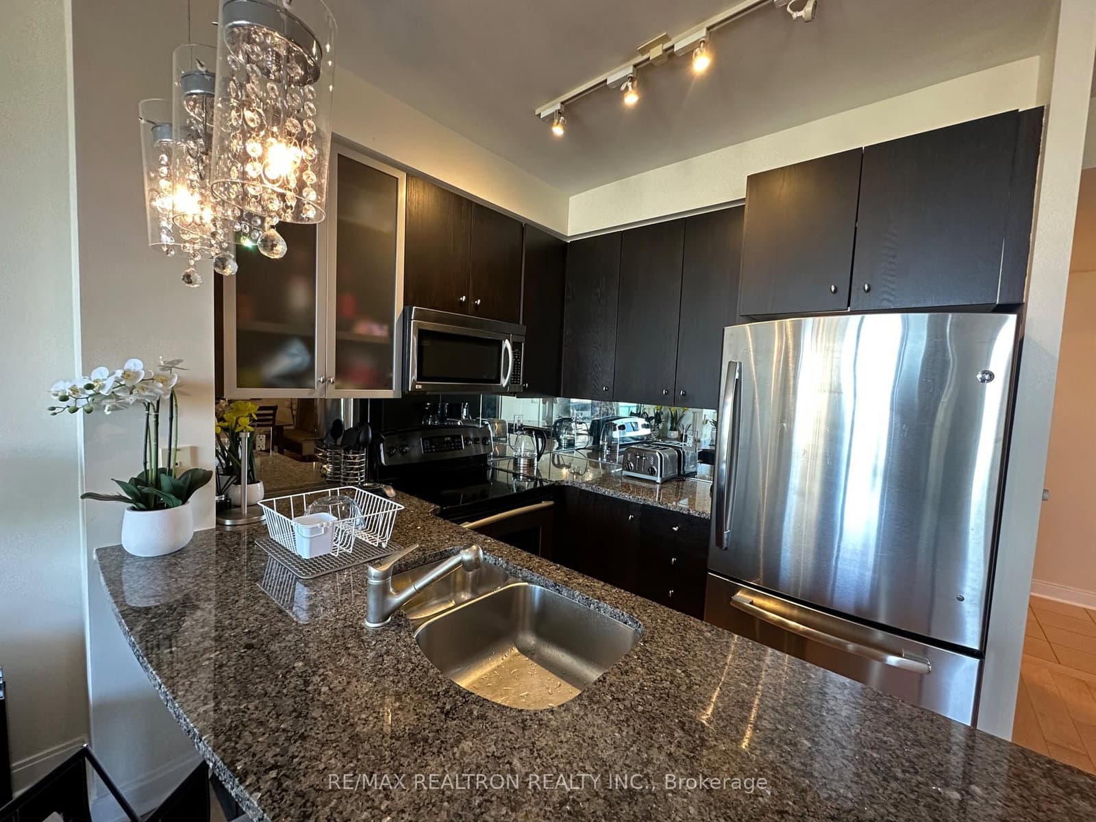 18 Yorkville Avenue, Unit 1601 thumbnail 7