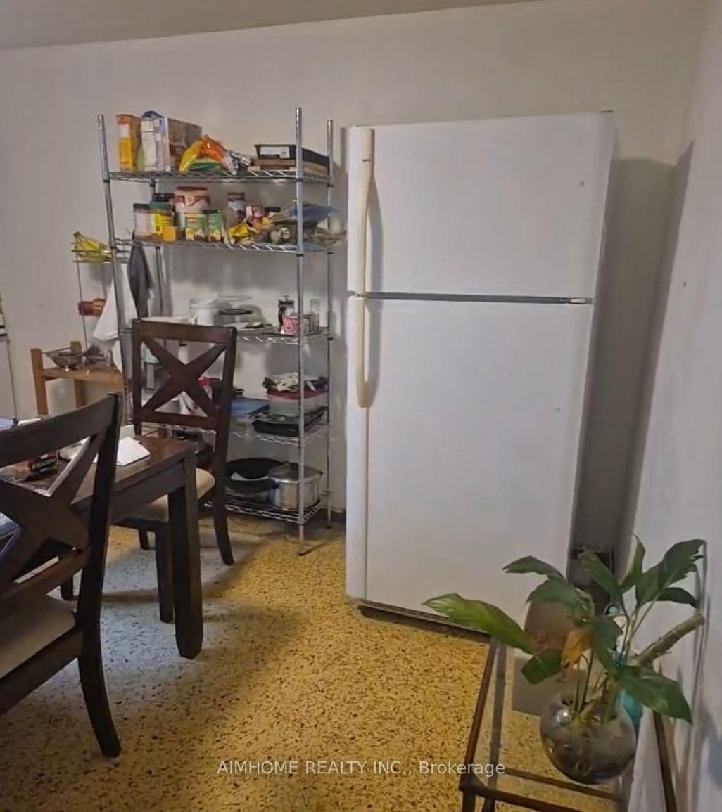 256 Patricia Avenue, Unit Lower thumbnail 3