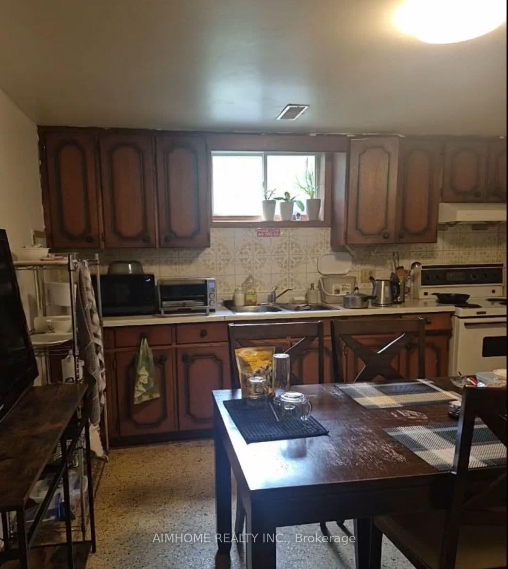 256 Patricia Avenue, Unit Lower thumbnail 4