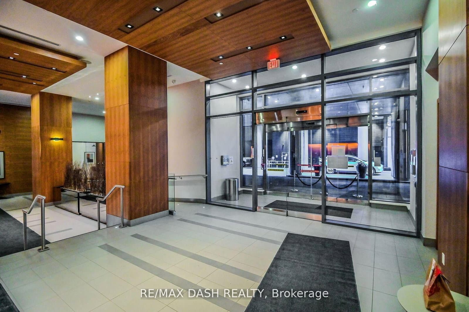 295 Adelaide Street W, Unit 710 thumbnail 3