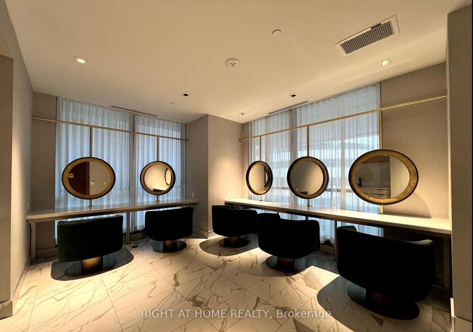 327 King Street, Unit 2301 thumbnail 10