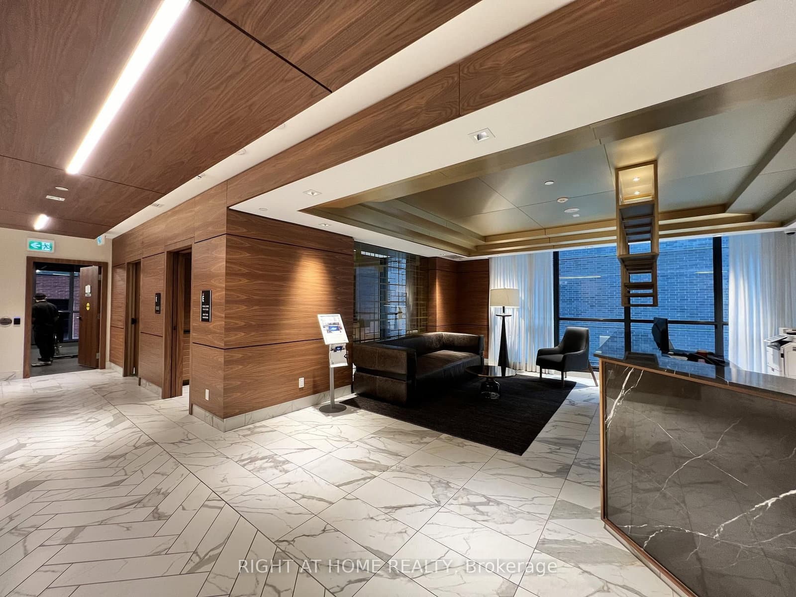 327 King Street, Unit 2301 thumbnail 11
