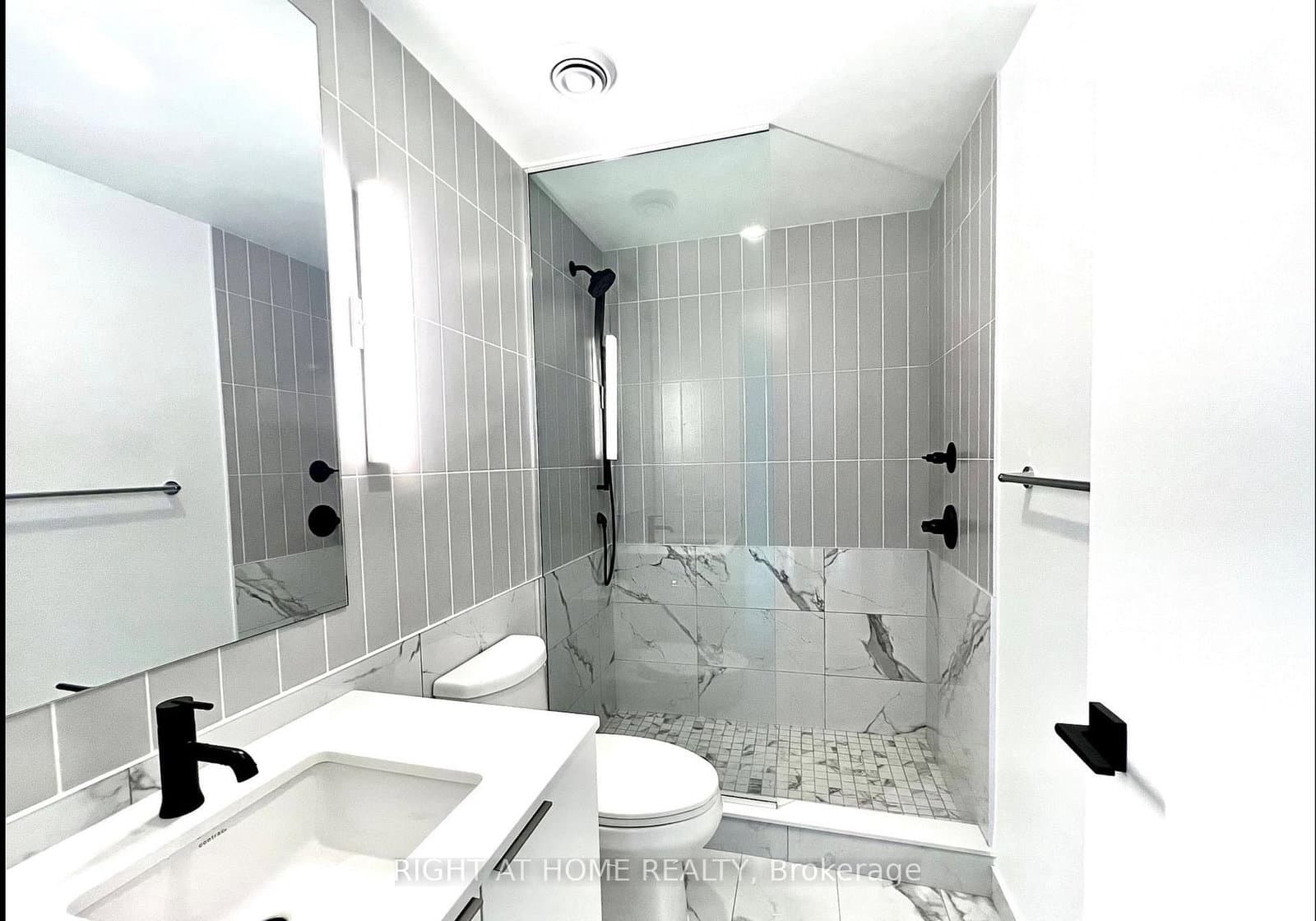 327 King Street, Unit 2301 thumbnail 3