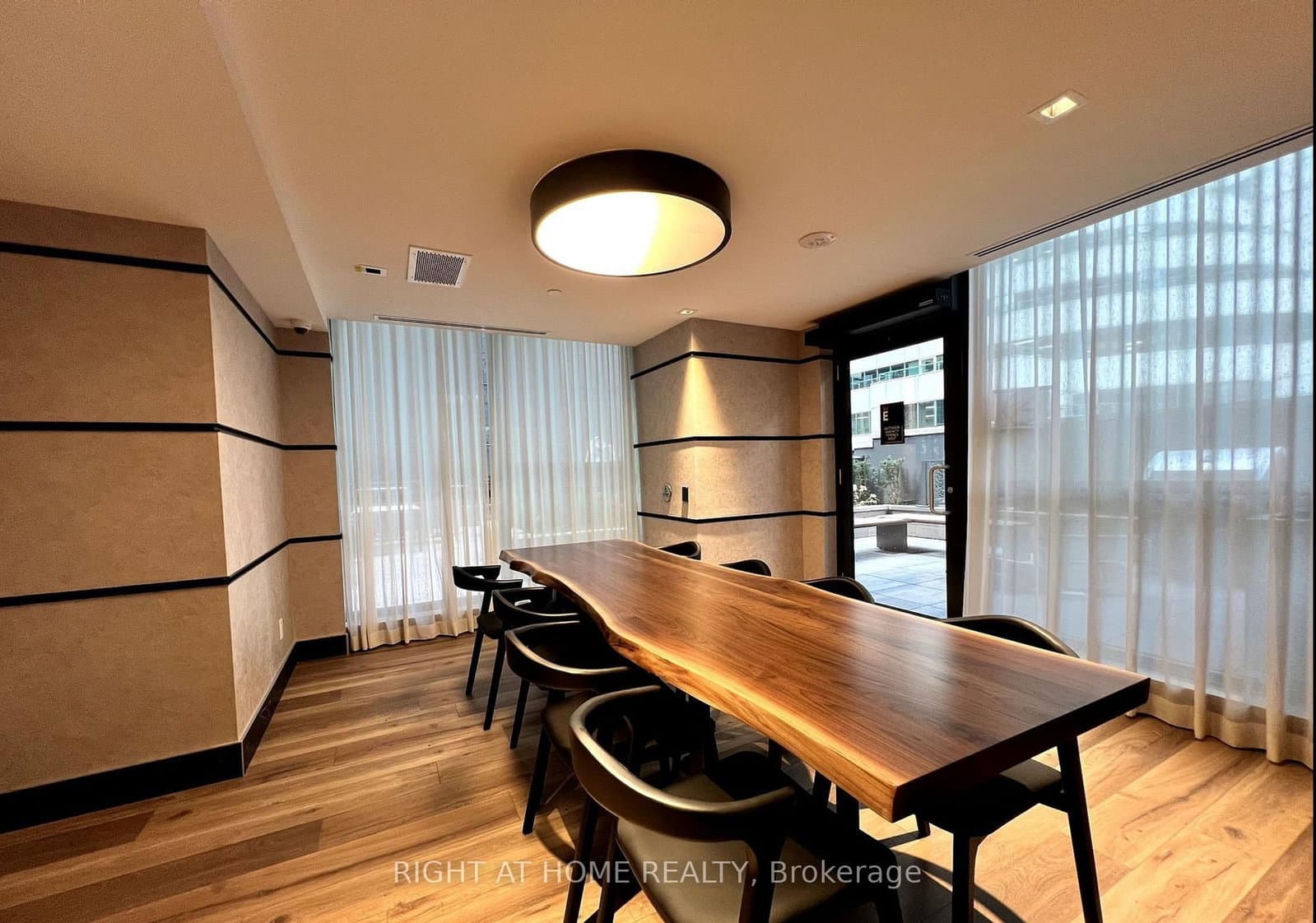 327 King Street, Unit 2301 thumbnail 7