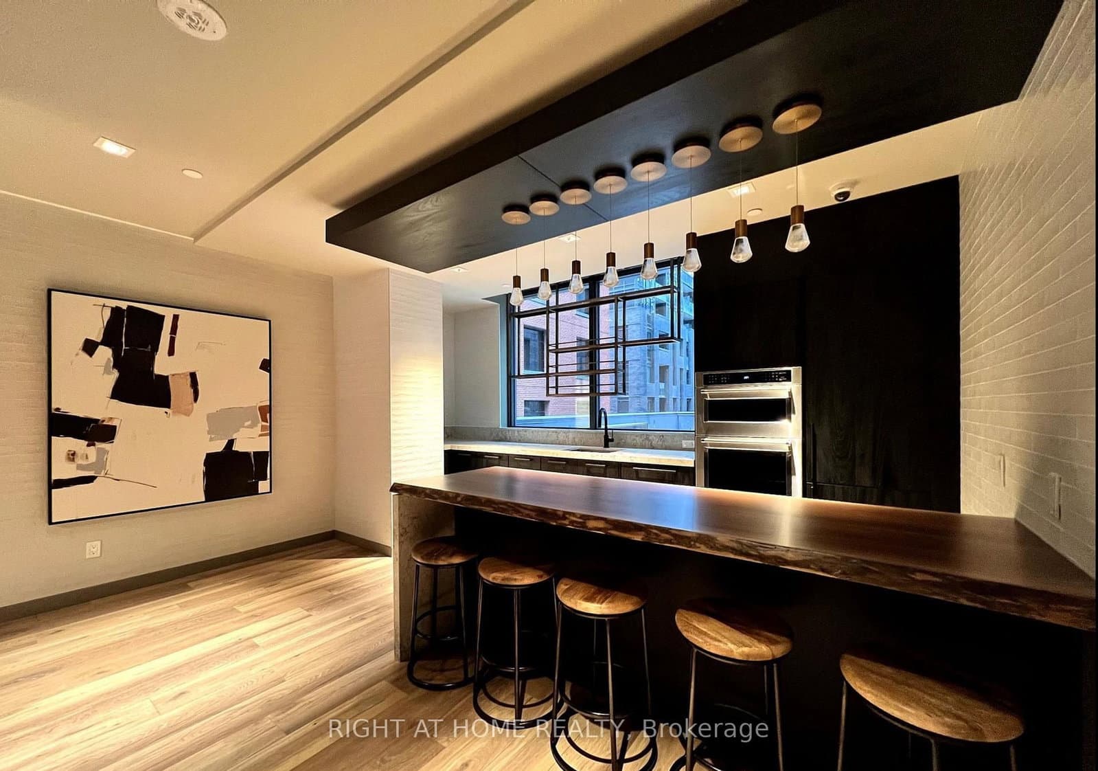327 King Street, Unit 2301 thumbnail 9