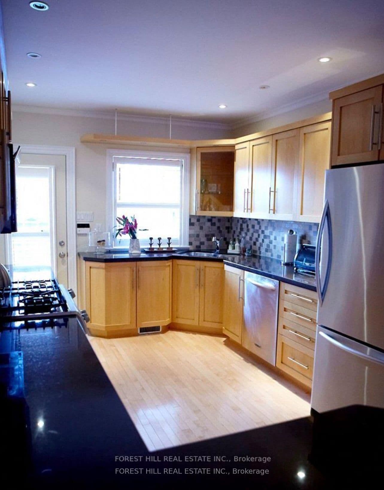 123 Helendale Avenue thumbnail 5