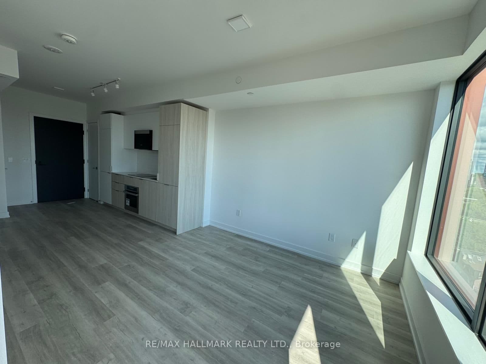 28 Eastern Avenue, Unit PH04 thumbnail 4