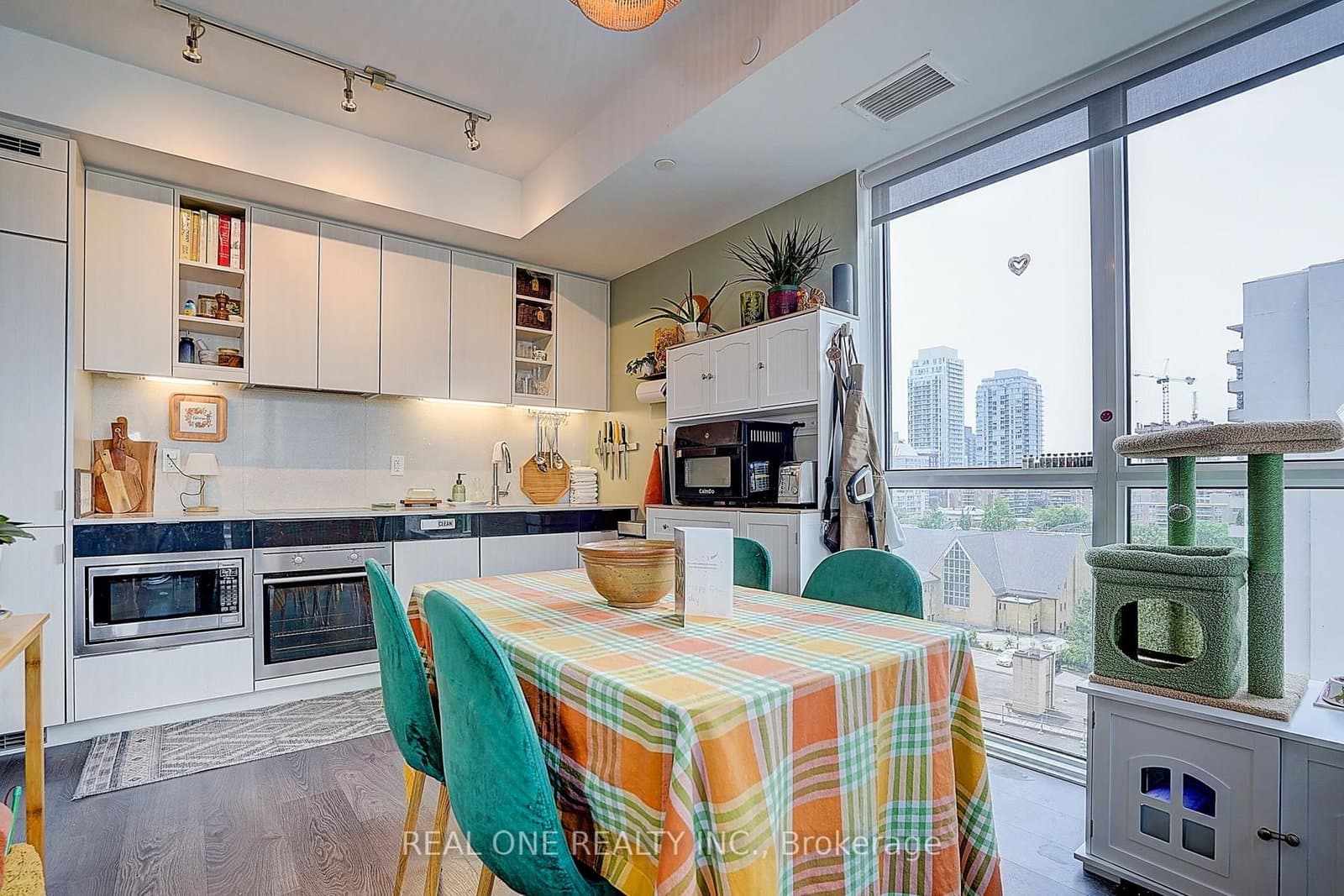 101 Erskine Avenue, Unit 0915 thumbnail 12