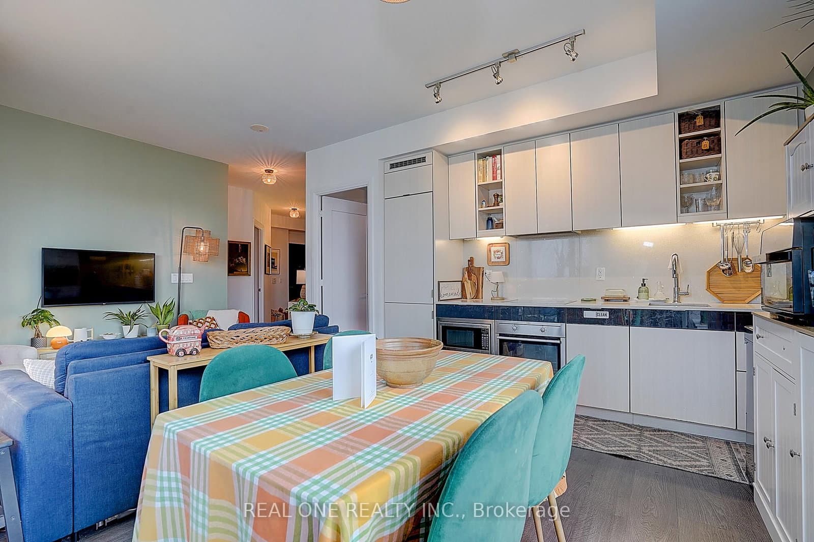 101 Erskine Avenue, Unit 0915 thumbnail 14