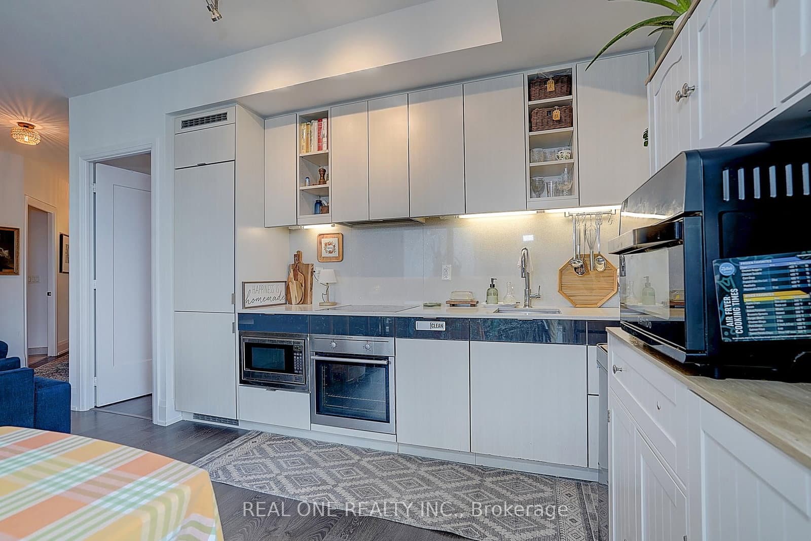 101 Erskine Avenue, Unit 0915 thumbnail 15