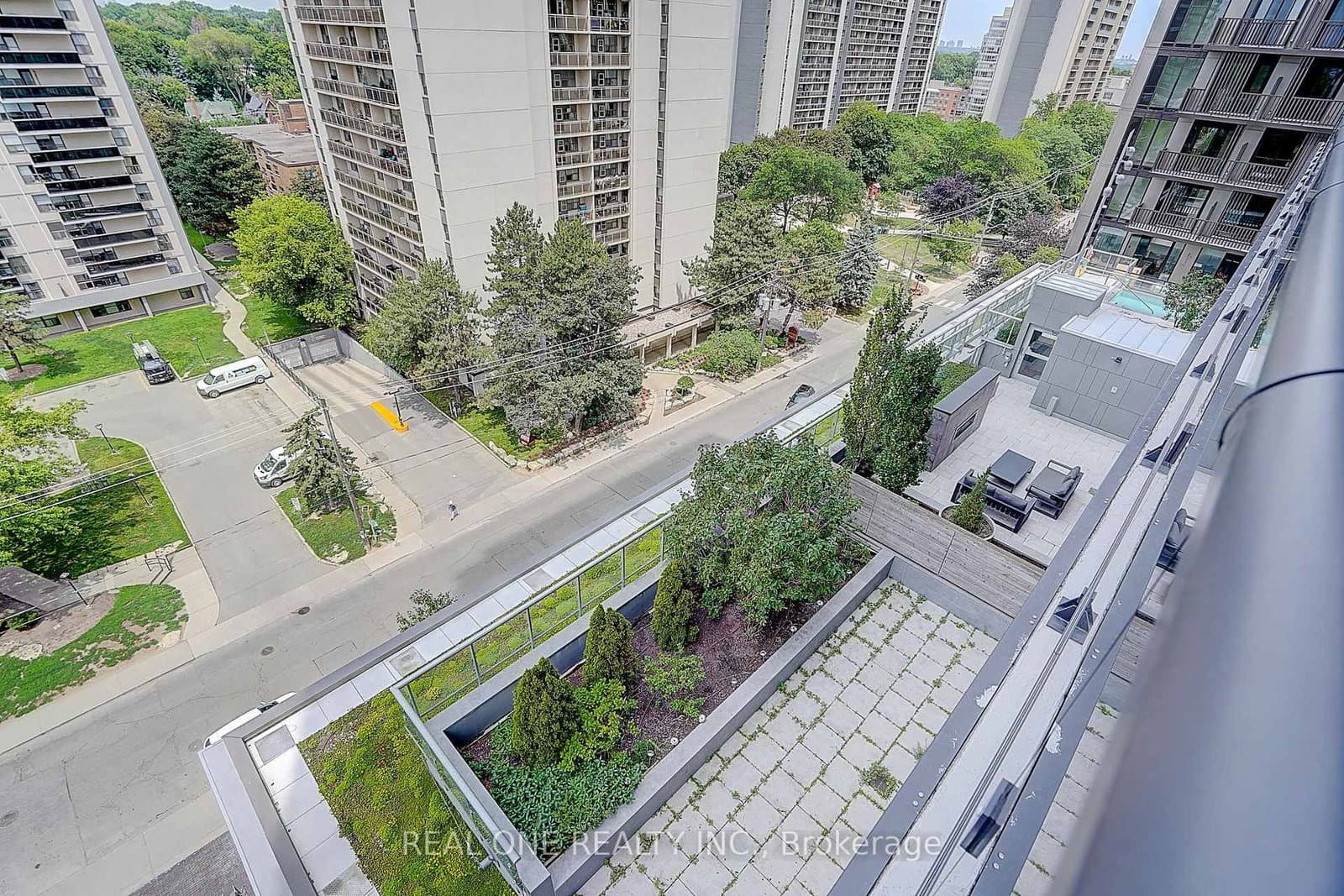 101 Erskine Avenue, Unit 0915 thumbnail 32