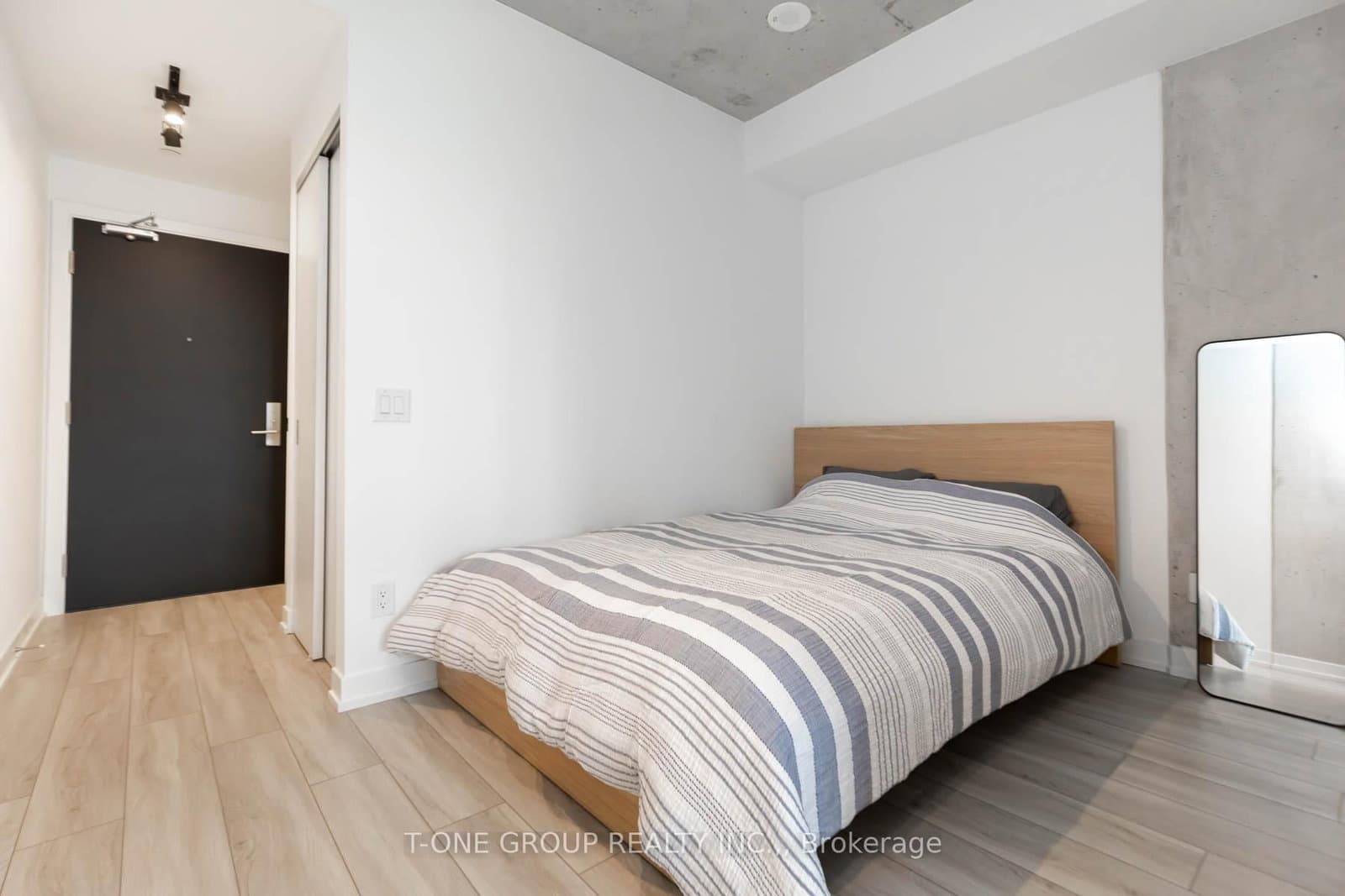 458 Richmond Street W, Unit 1405 thumbnail 11