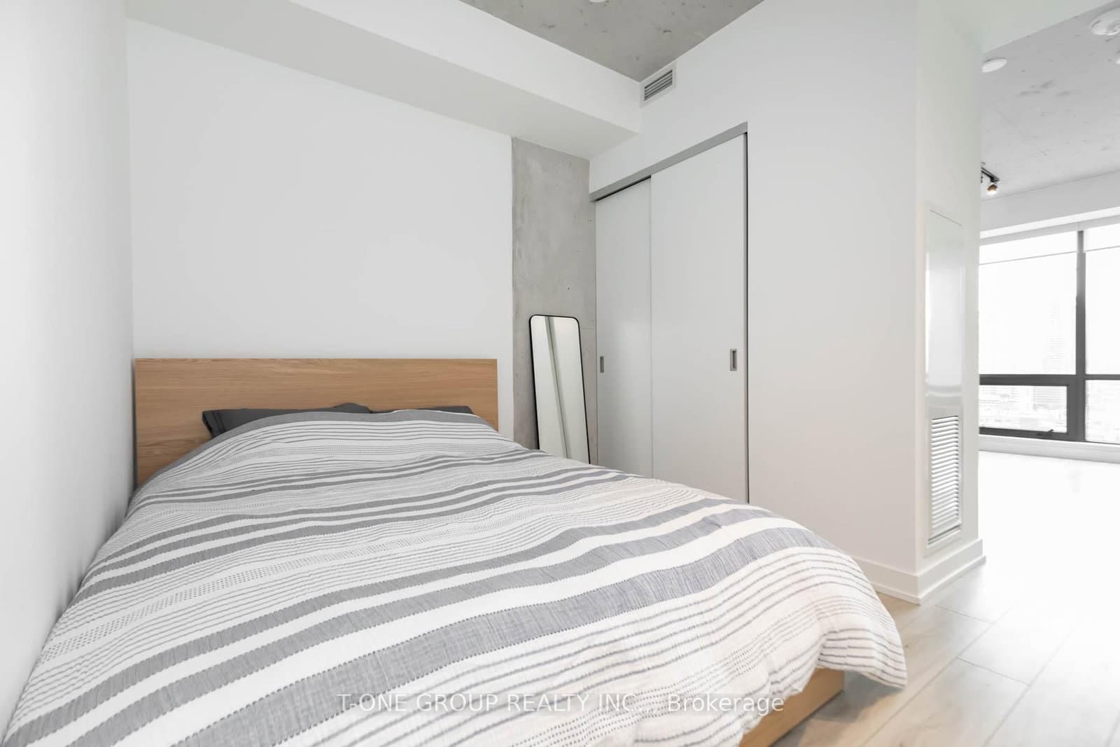 458 Richmond Street W, Unit 1405 thumbnail 12