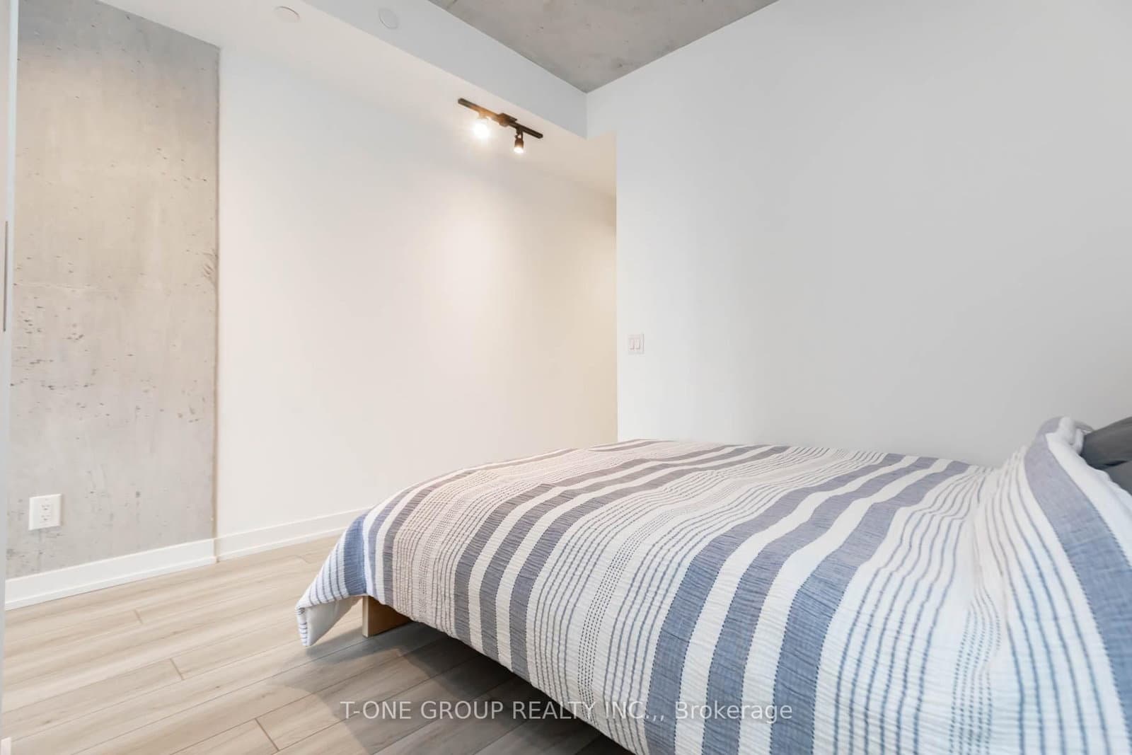 458 Richmond Street W, Unit 1405 thumbnail 13