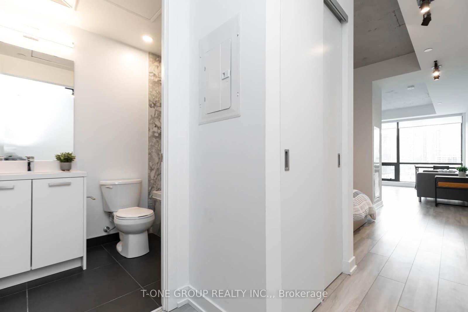 458 Richmond Street W, Unit 1405 thumbnail 14