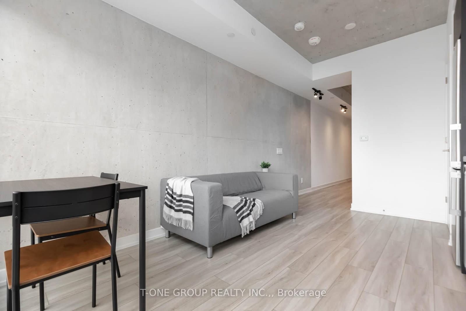 458 Richmond Street W, Unit 1405 thumbnail 4