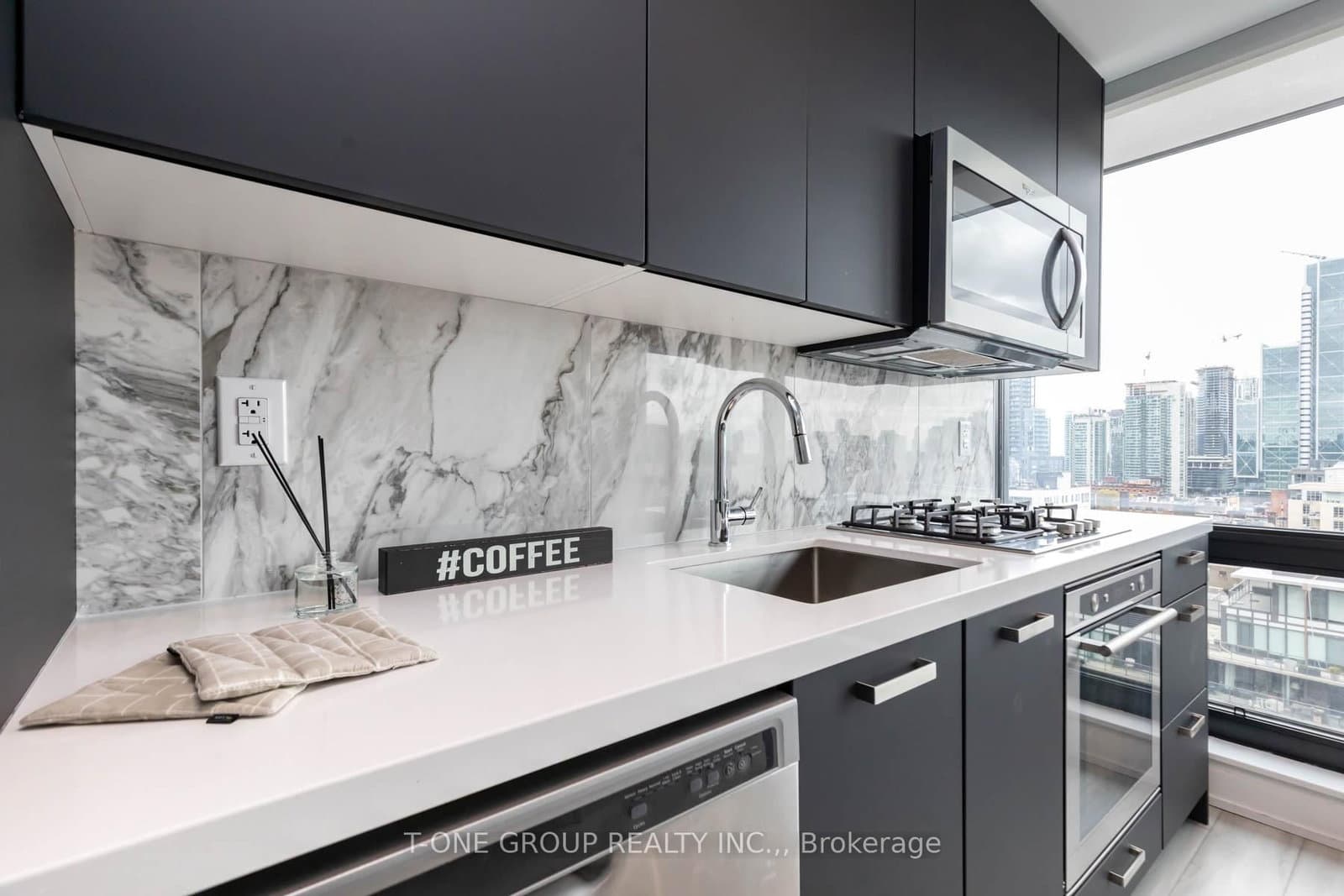 458 Richmond Street W, Unit 1405 thumbnail 9