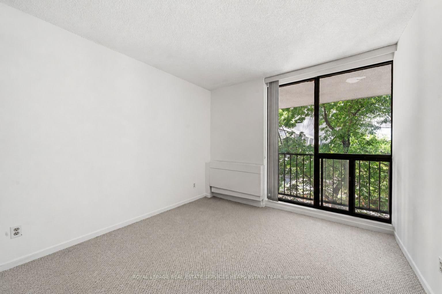 33 Harbour Square, Unit #411 thumbnail 23